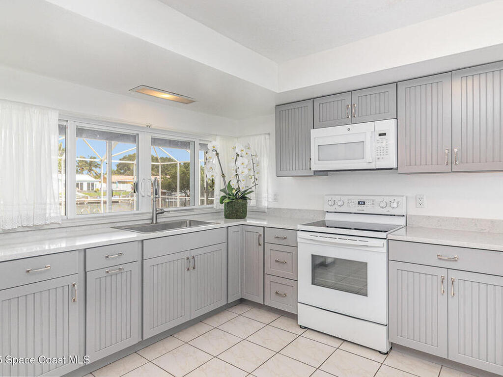 55 Yacht Haven Drive, Cocoa Beach, FL 32931