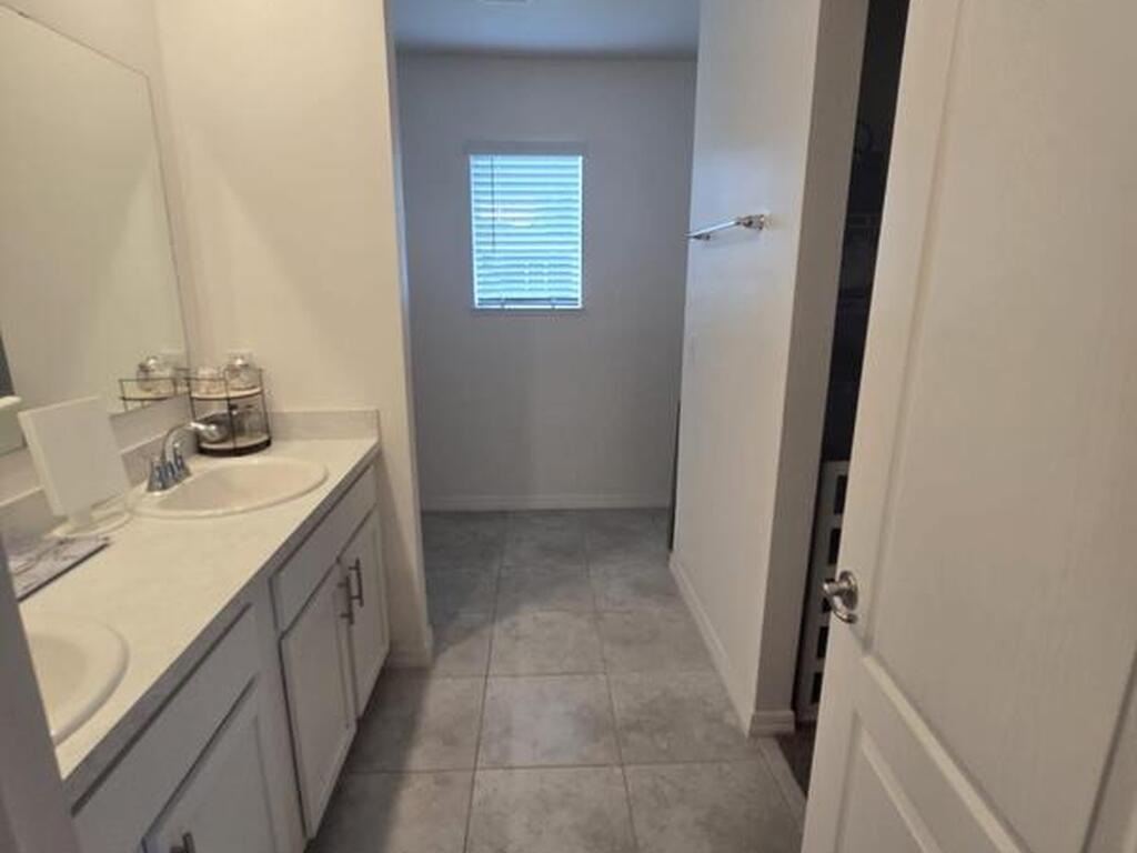8975 102nd Avenue, Vero Beach, FL 32967