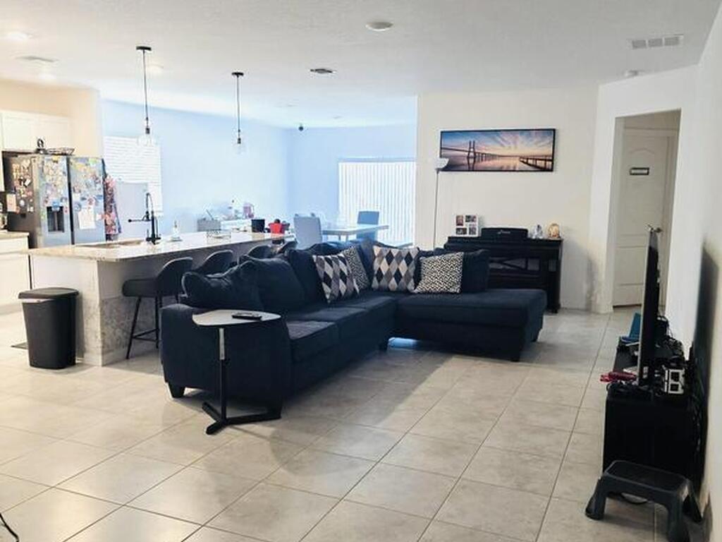 8975 102nd Avenue, Vero Beach, FL 32967