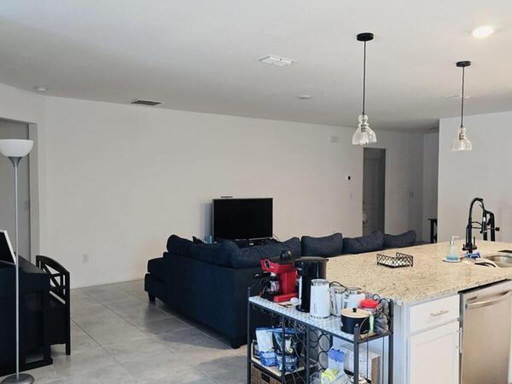 8975 102nd Avenue, Vero Beach, FL 32967