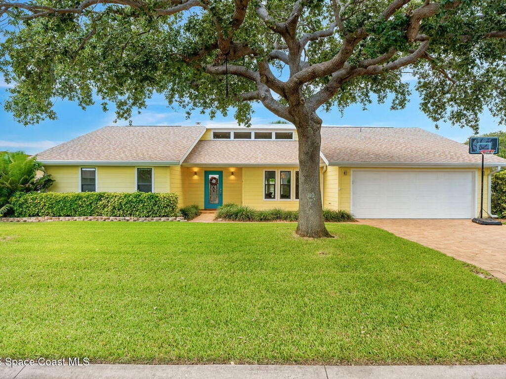 33 Yawl Drive, Cocoa Beach, FL 32931