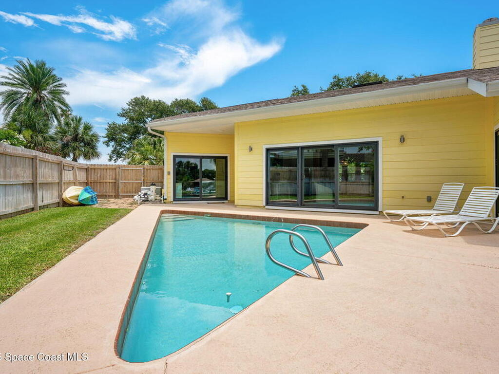 33 Yawl Drive, Cocoa Beach, FL 32931