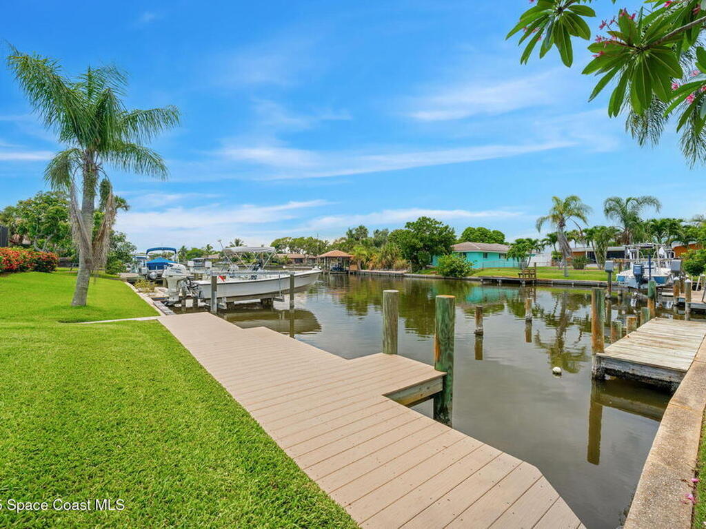 33 Yawl Drive, Cocoa Beach, FL 32931