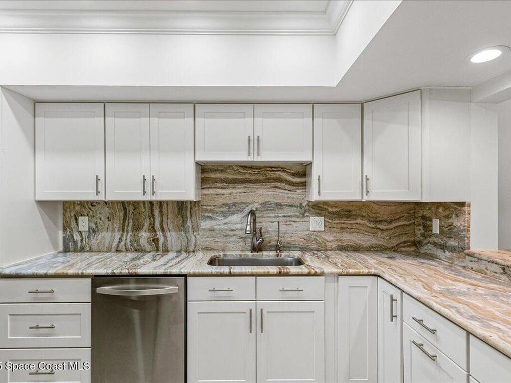6165 S Mirror Lake Drive, Sebastian, FL 32958