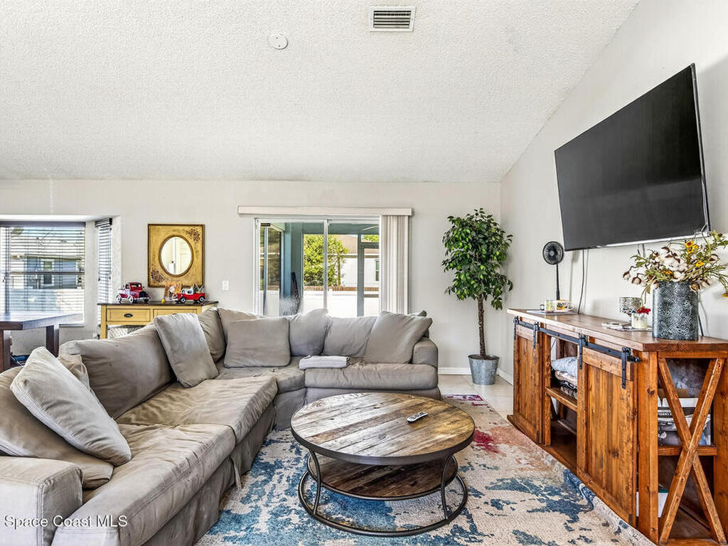 8345 W 98th Avenue, Vero Beach, FL 32967