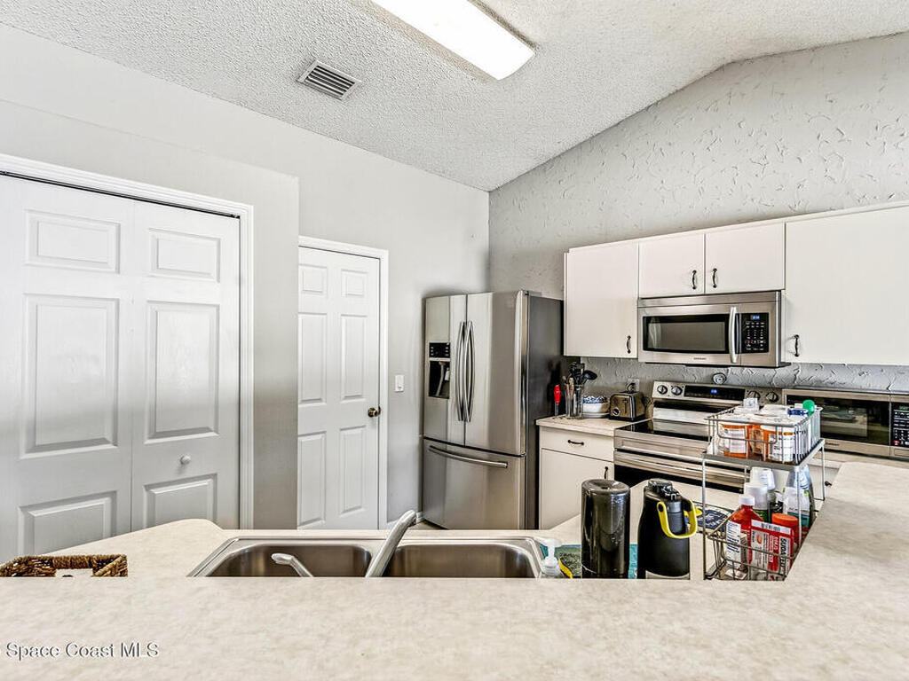 8345 W 98th Avenue, Vero Beach, FL 32967