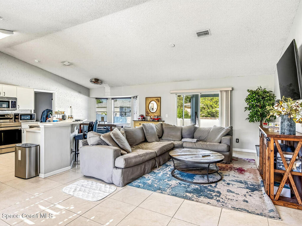 8345 W 98th Avenue, Vero Beach, FL 32967