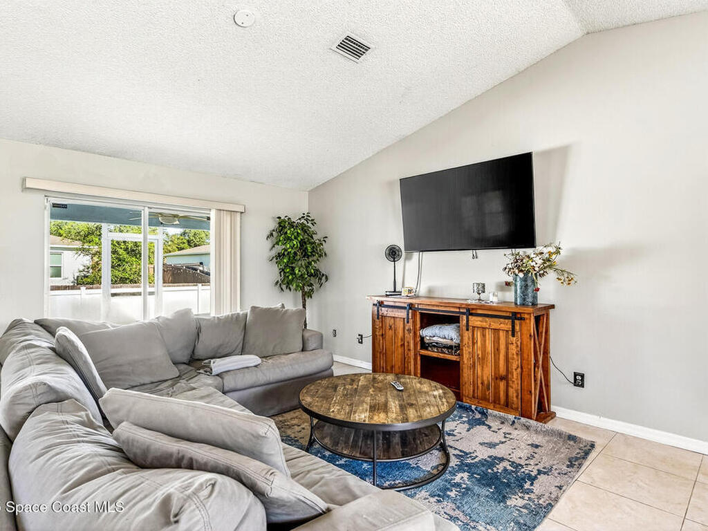 8345 W 98th Avenue, Vero Beach, FL 32967