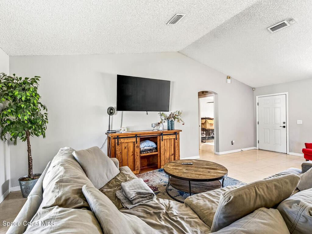 8345 W 98th Avenue, Vero Beach, FL 32967