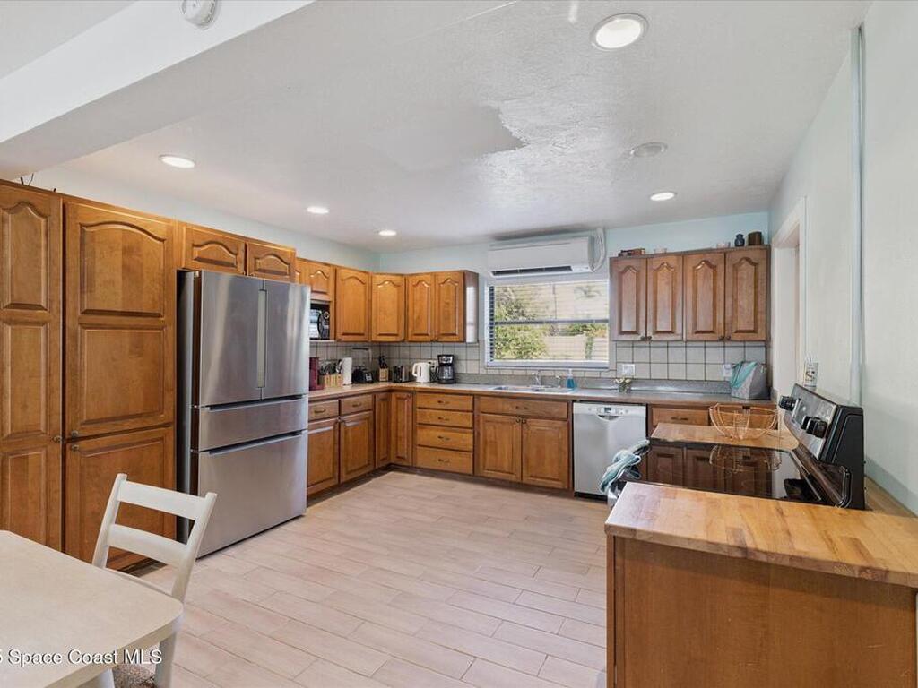 104 W Osceola Lane, Cocoa Beach, FL 32931