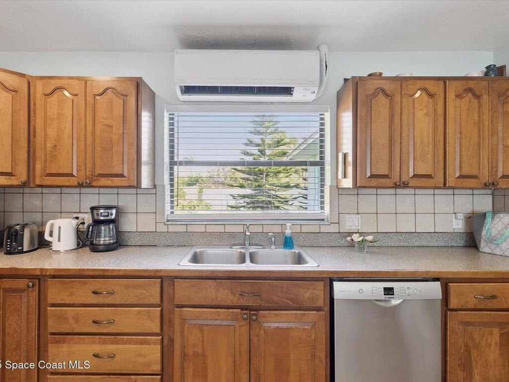 104 W Osceola Lane, Cocoa Beach, FL 32931