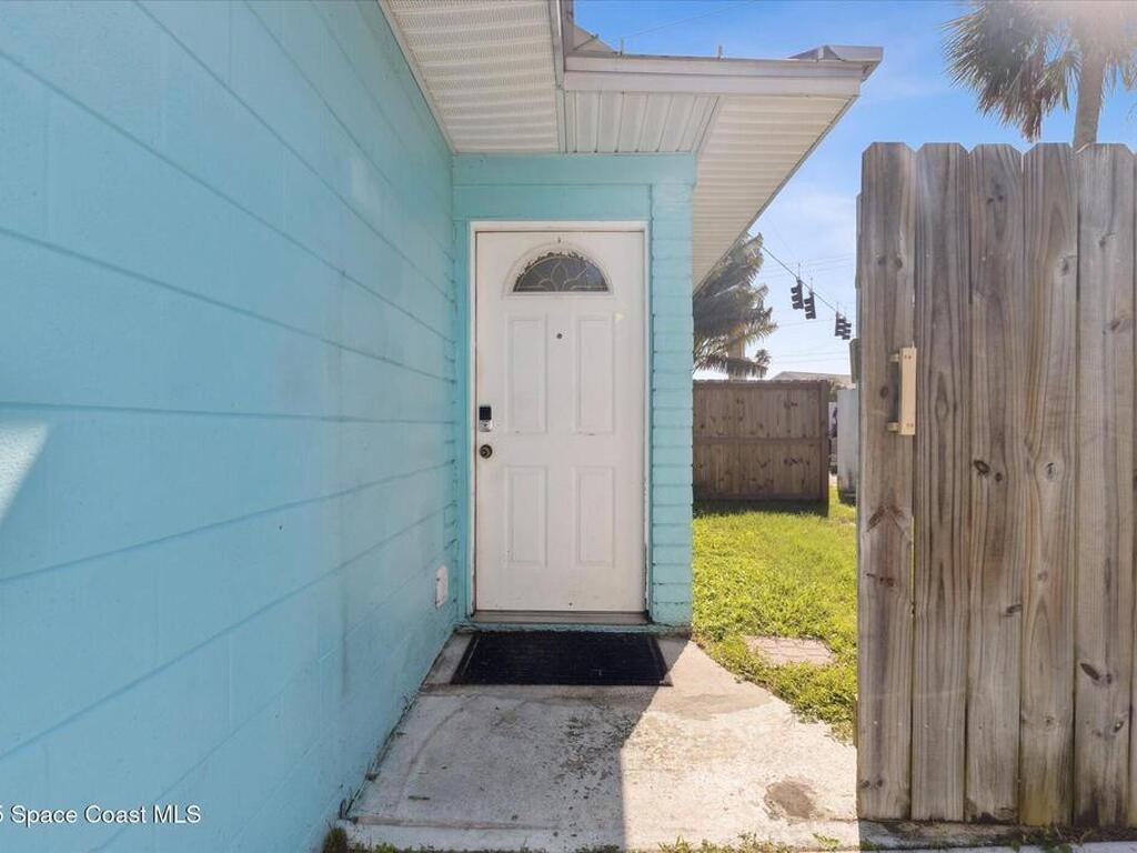 104 W Osceola Lane, Cocoa Beach, FL 32931
