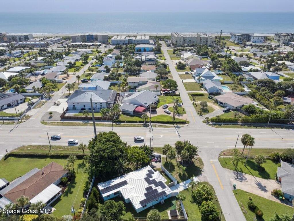 104 W Osceola Lane, Cocoa Beach, FL 32931