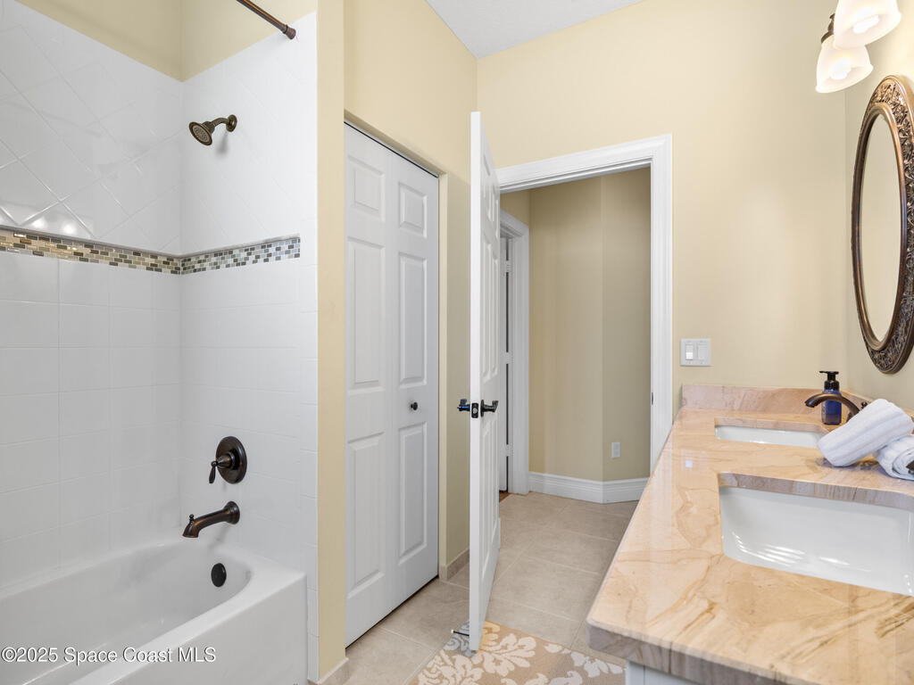 4100 Abington Woods Circle, Vero Beach, FL 32967