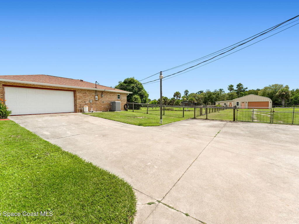 2175 Lacourt Lane, Malabar, FL 32950