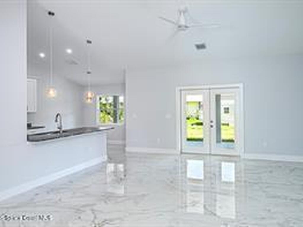 9480 84 Street, Vero Beach, FL 32967