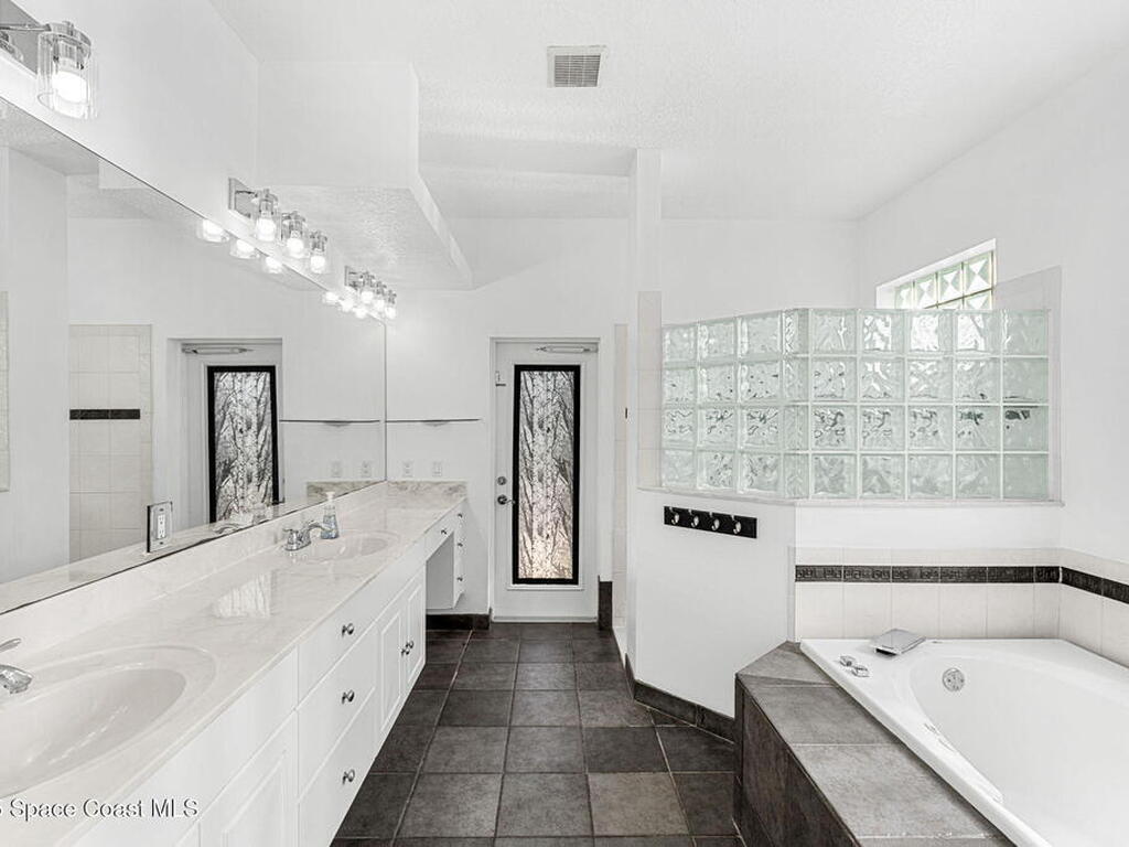 48 Harbor Circle, Cocoa Beach, FL 32931