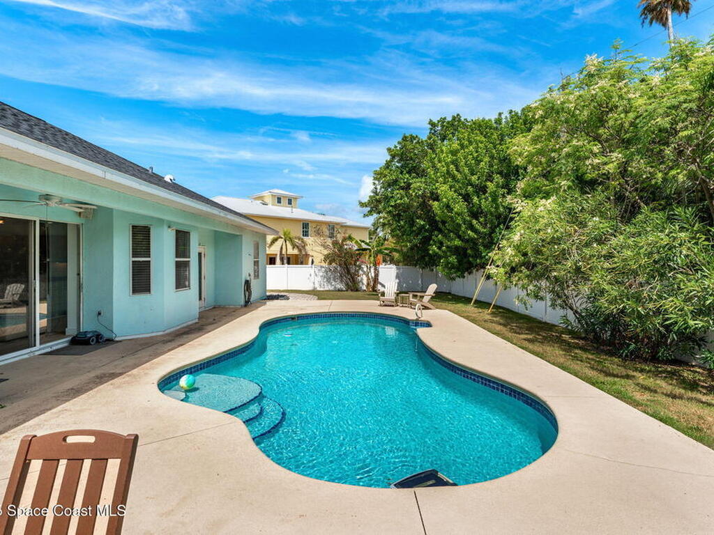 48 Harbor Circle, Cocoa Beach, FL 32931