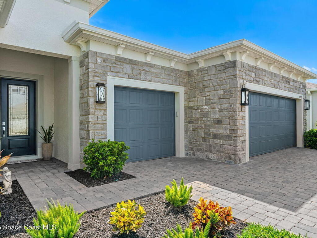 8919 Shoreline Avenue, Melbourne, FL 32940
