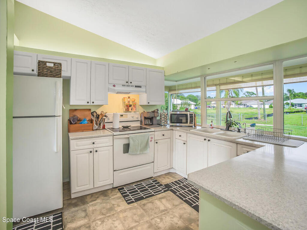 9156 101st Avenue, Vero Beach, FL 32967
