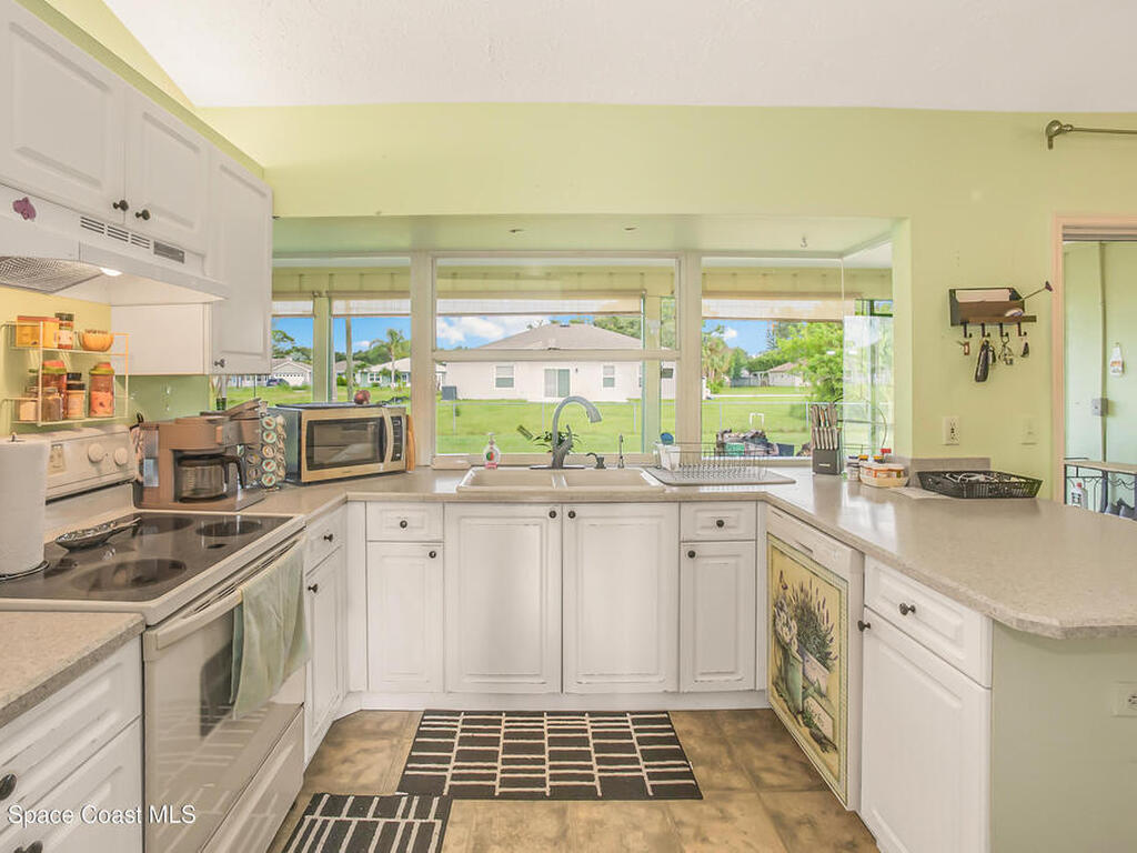 9156 101st Avenue, Vero Beach, FL 32967