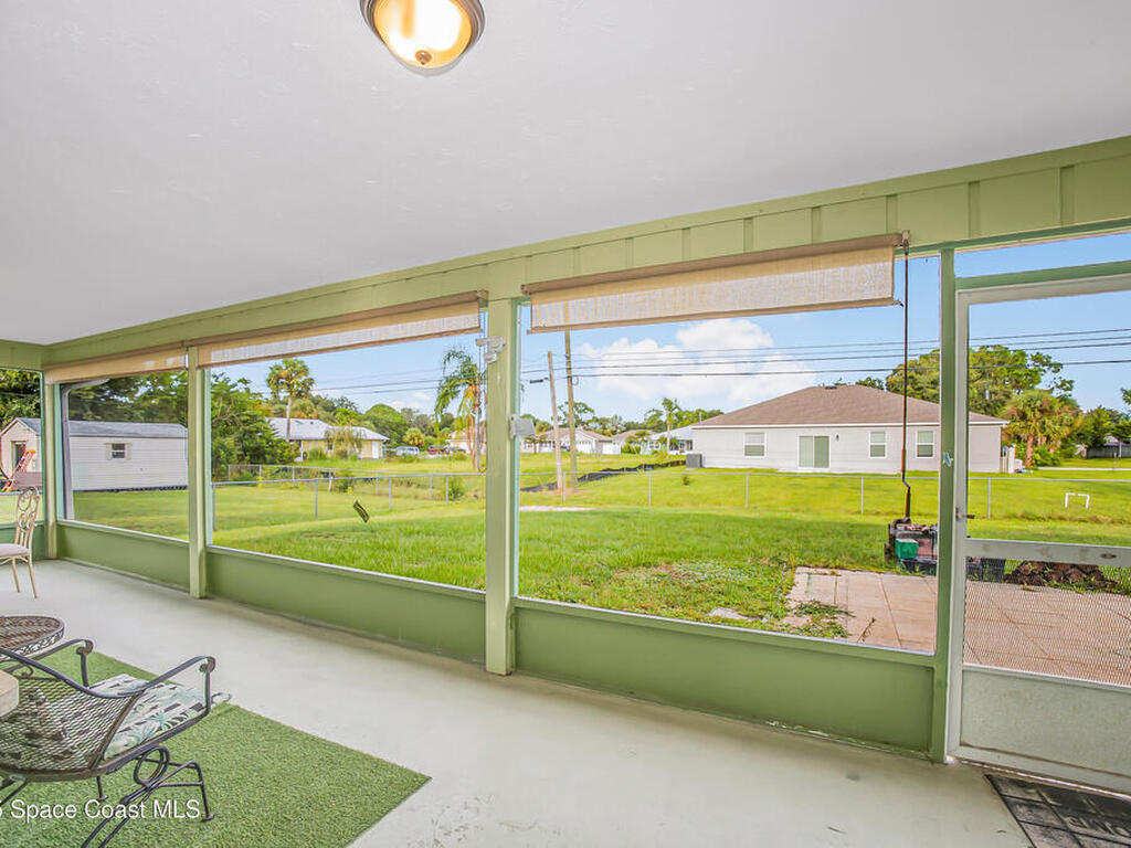9156 101st Avenue, Vero Beach, FL 32967