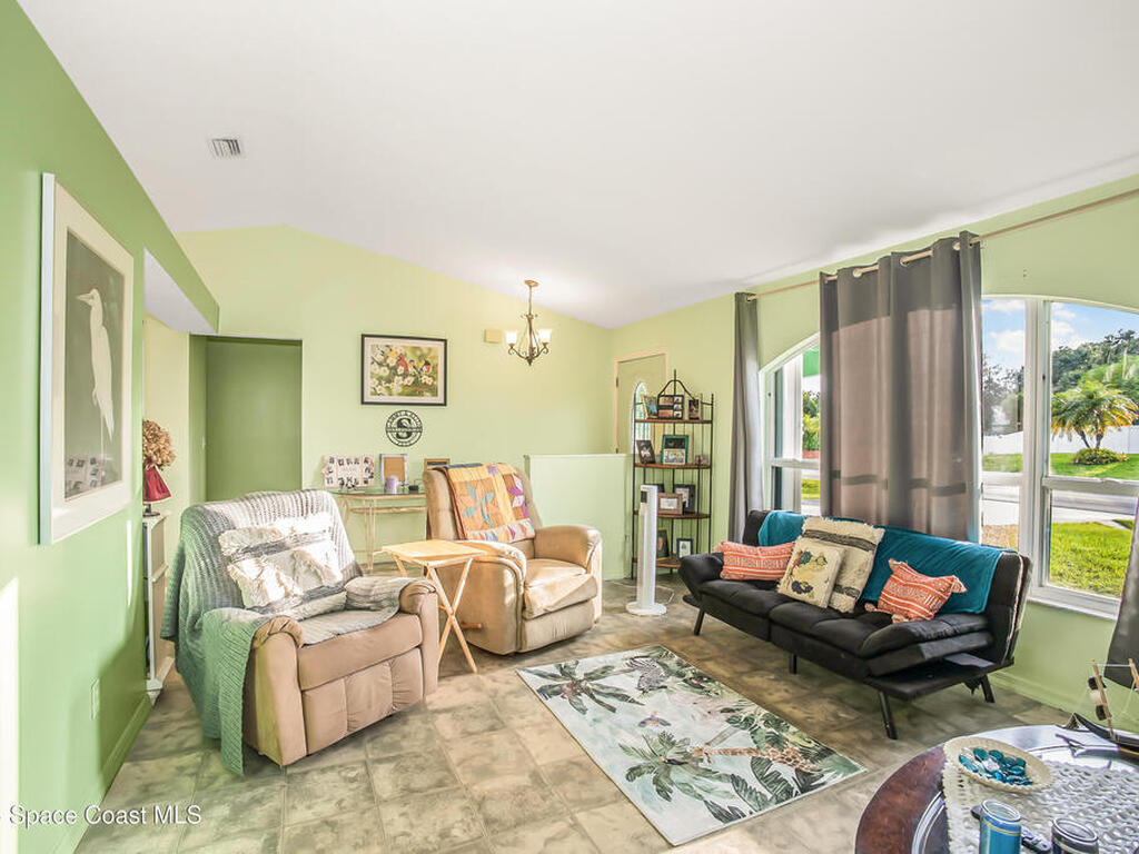 9156 101st Avenue, Vero Beach, FL 32967