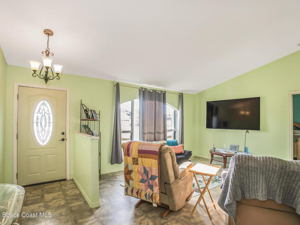 9156 101st Avenue, Vero Beach, FL 32967