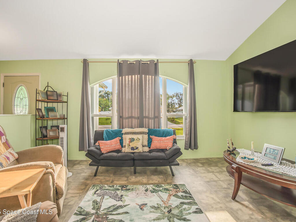 9156 101st Avenue, Vero Beach, FL 32967