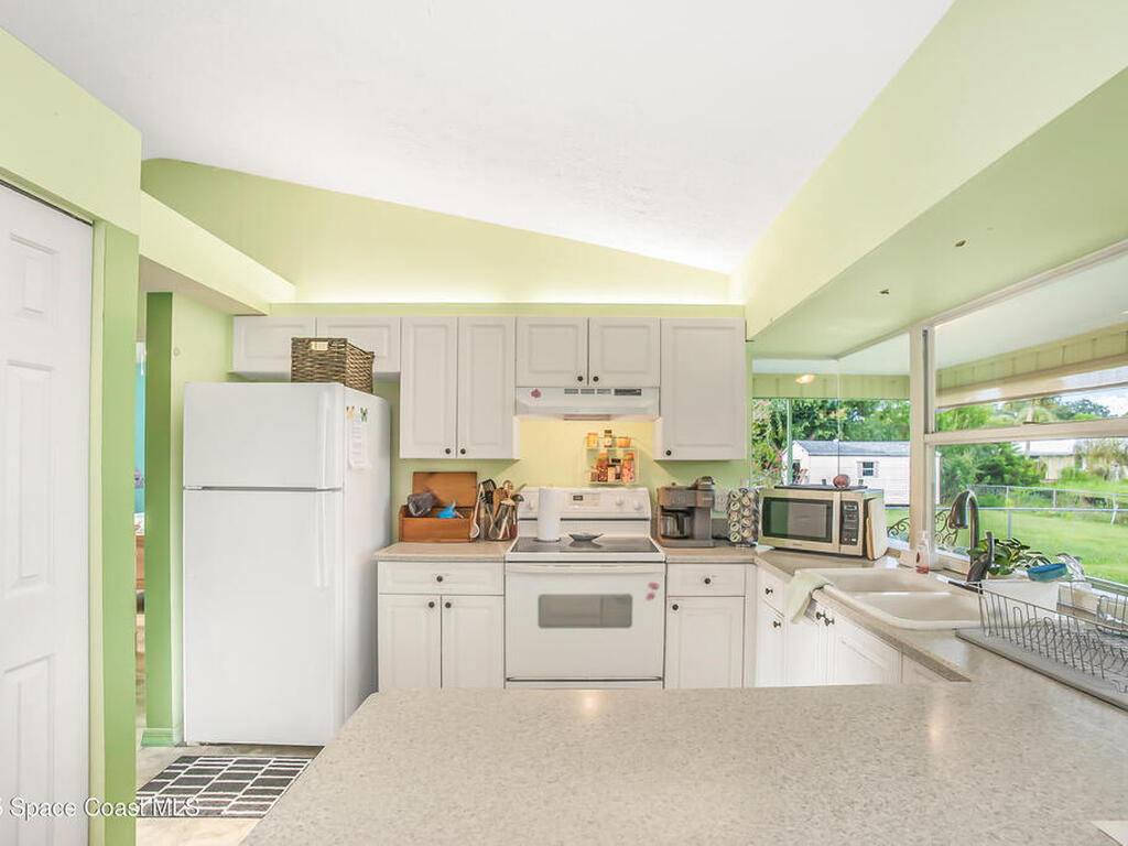 9156 101st Avenue, Vero Beach, FL 32967