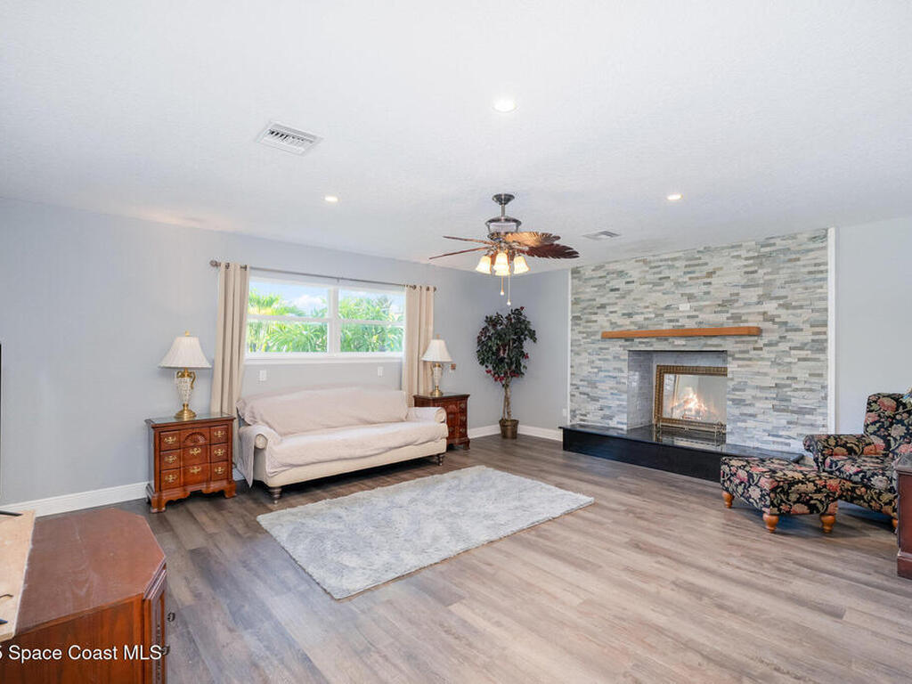 455 Riverside Avenue, Merritt Island, FL 32953