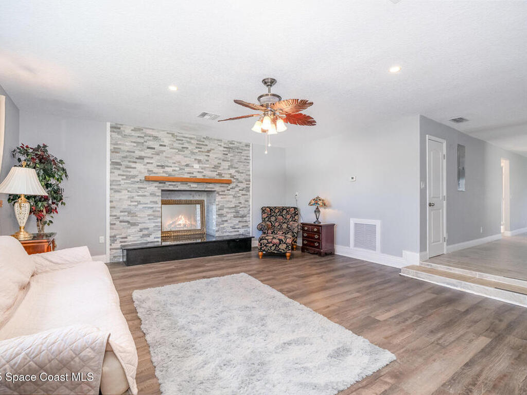 455 Riverside Avenue, Merritt Island, FL 32953