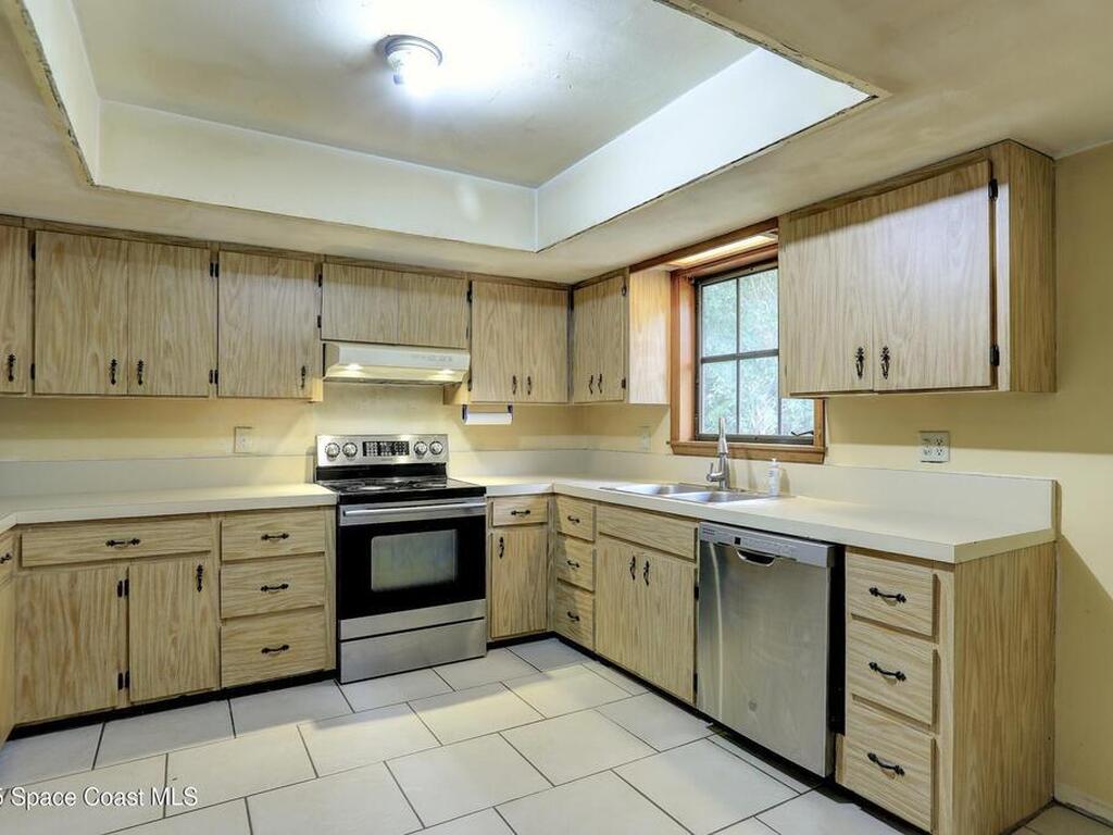 8211 93rd Avenue, Vero Beach, FL 32967