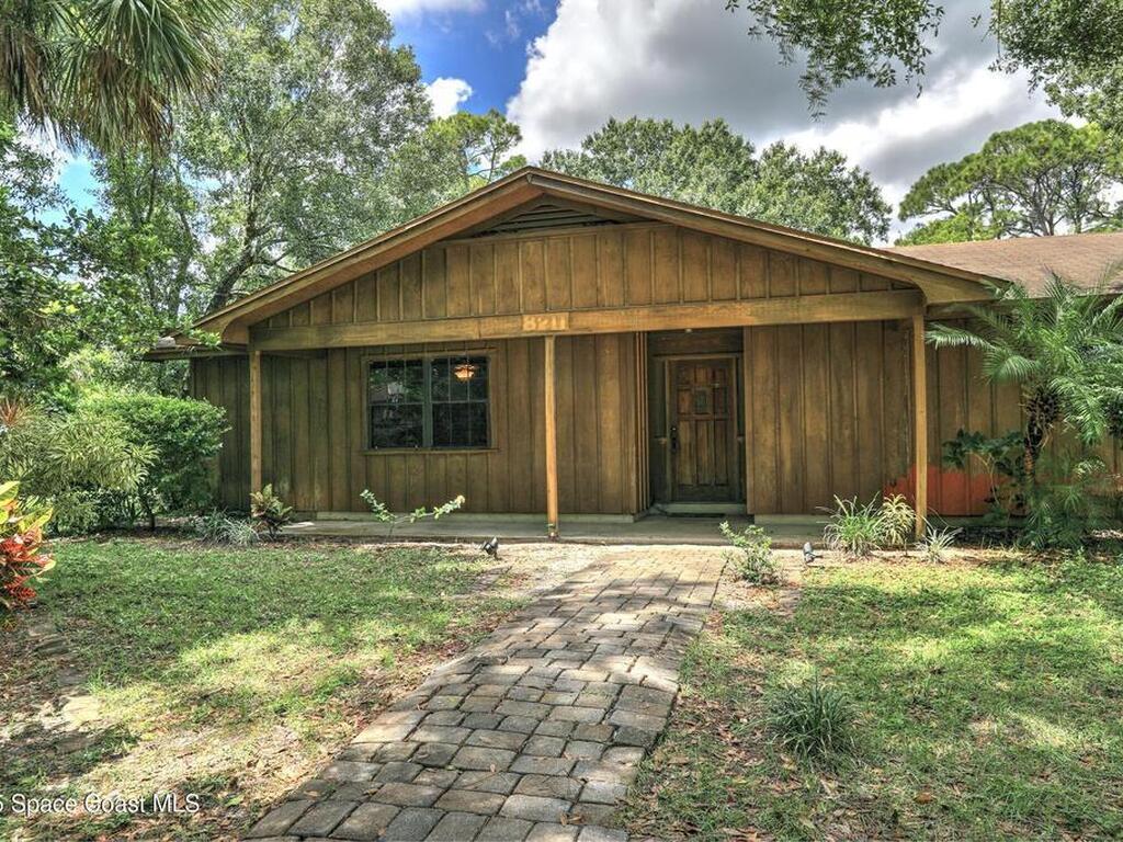 8211 93rd Avenue, Vero Beach, FL 32967