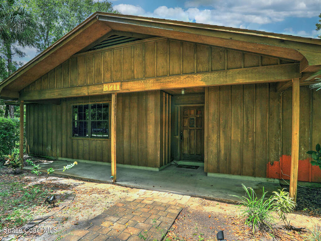 8211 93rd Avenue, Vero Beach, FL 32967