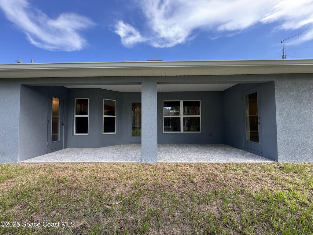 665 Rolling Hill Drive, Sebastian, FL 32958
