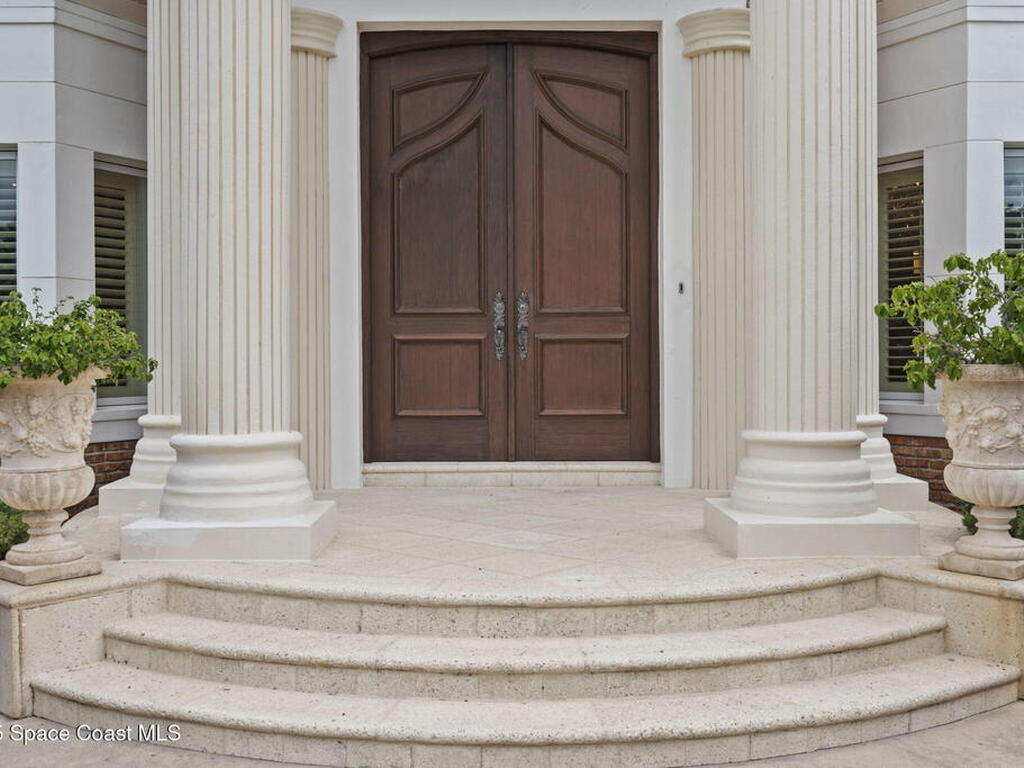 142 Lansing Island Drive, Indian Harbour Beach, FL 32937