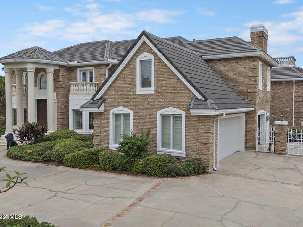 142 Lansing Island Drive, Indian Harbour Beach, FL 32937