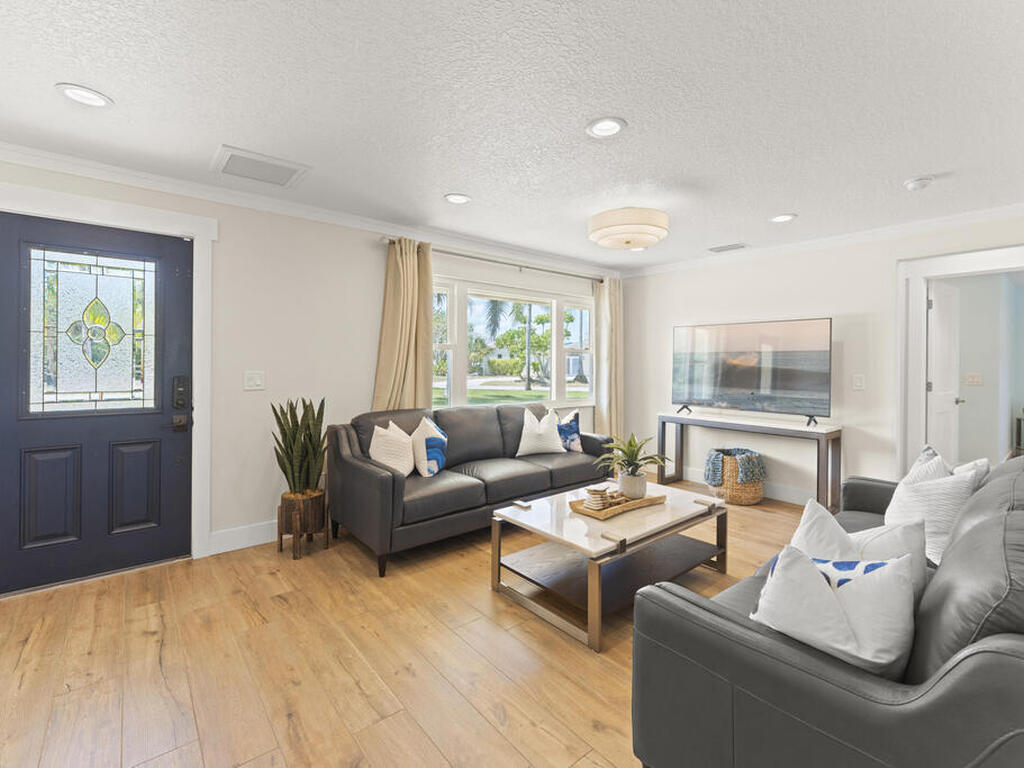 931 S Fourth Street, Cocoa Beach, FL 32931