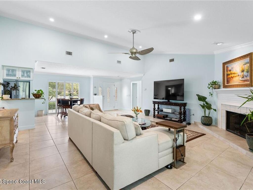 110 Prestwick Circle, Vero Beach, FL 32967