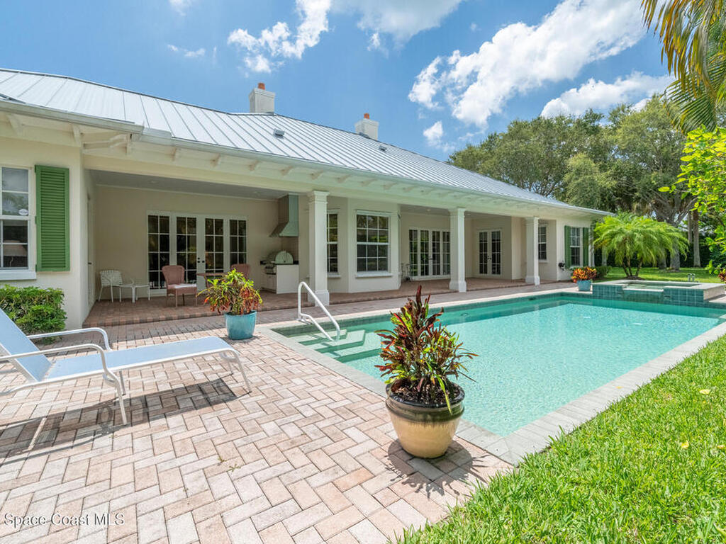 409 S Palm Island Circle, Indian River Shores, FL 32963