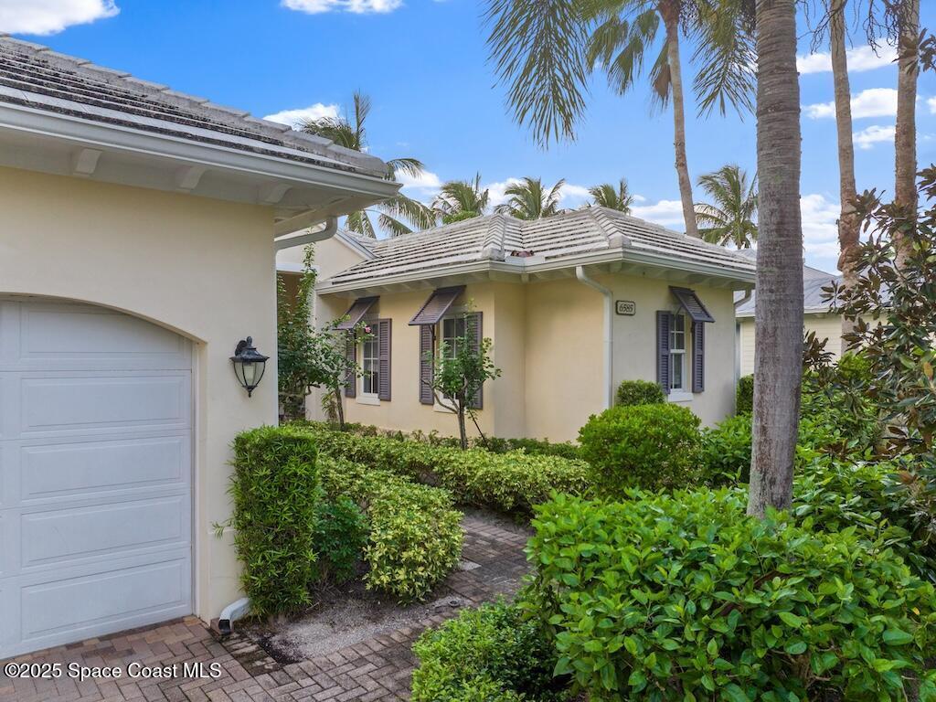 6585 Martinique Way, Vero Beach, FL 32967
