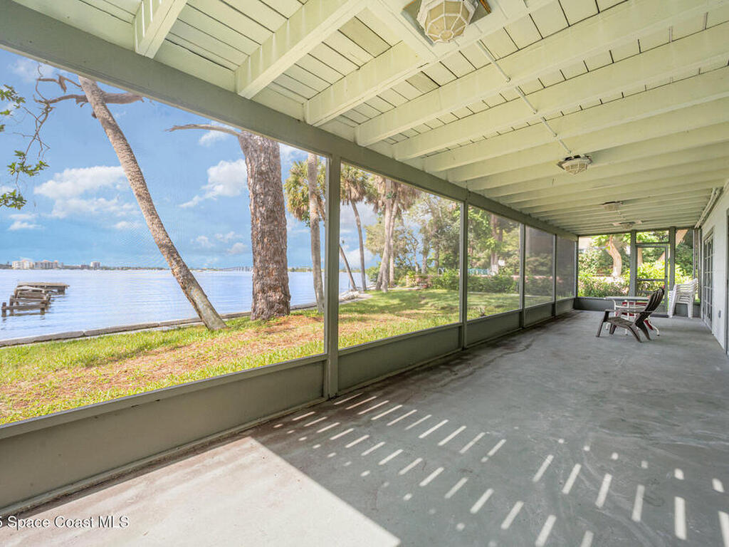 327 S Tropical Trail, Merritt Island, FL 32952