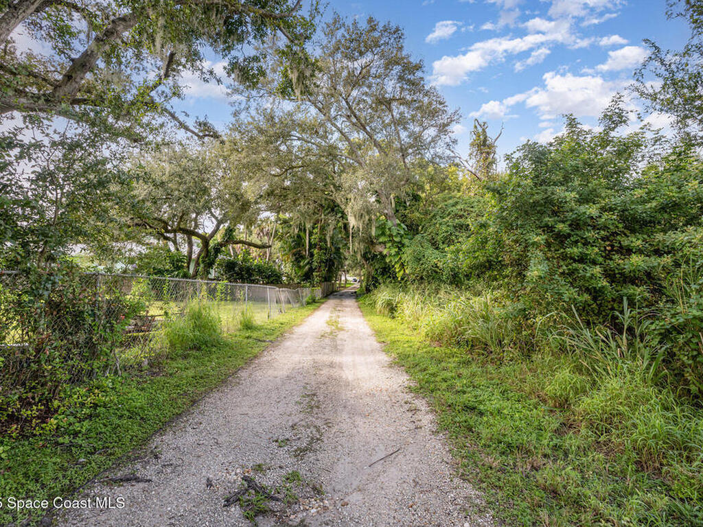 327 S Tropical Trail, Merritt Island, FL 32952