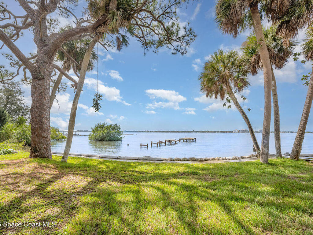 327 S Tropical Trail, Merritt Island, FL 32952