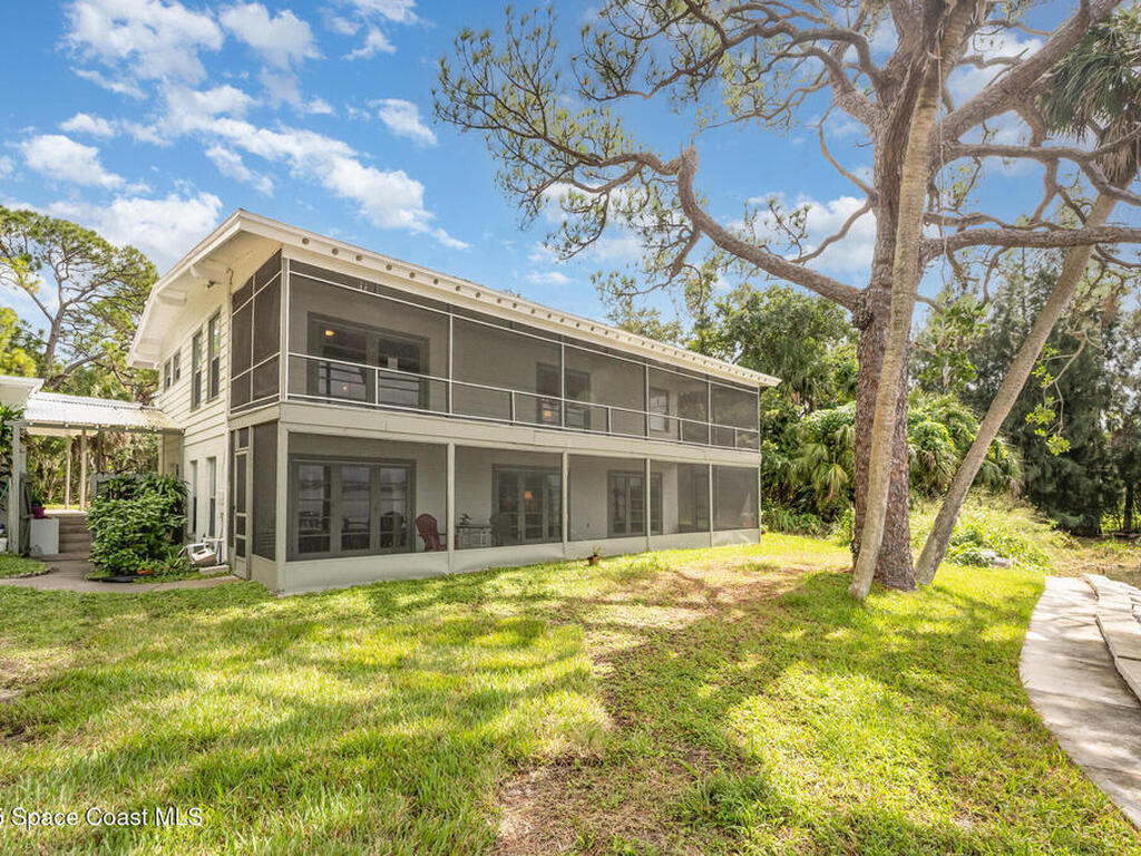 327 S Tropical Trail, Merritt Island, FL 32952