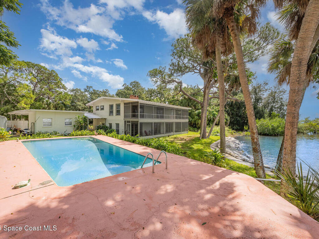 327 S Tropical Trail, Merritt Island, FL 32952