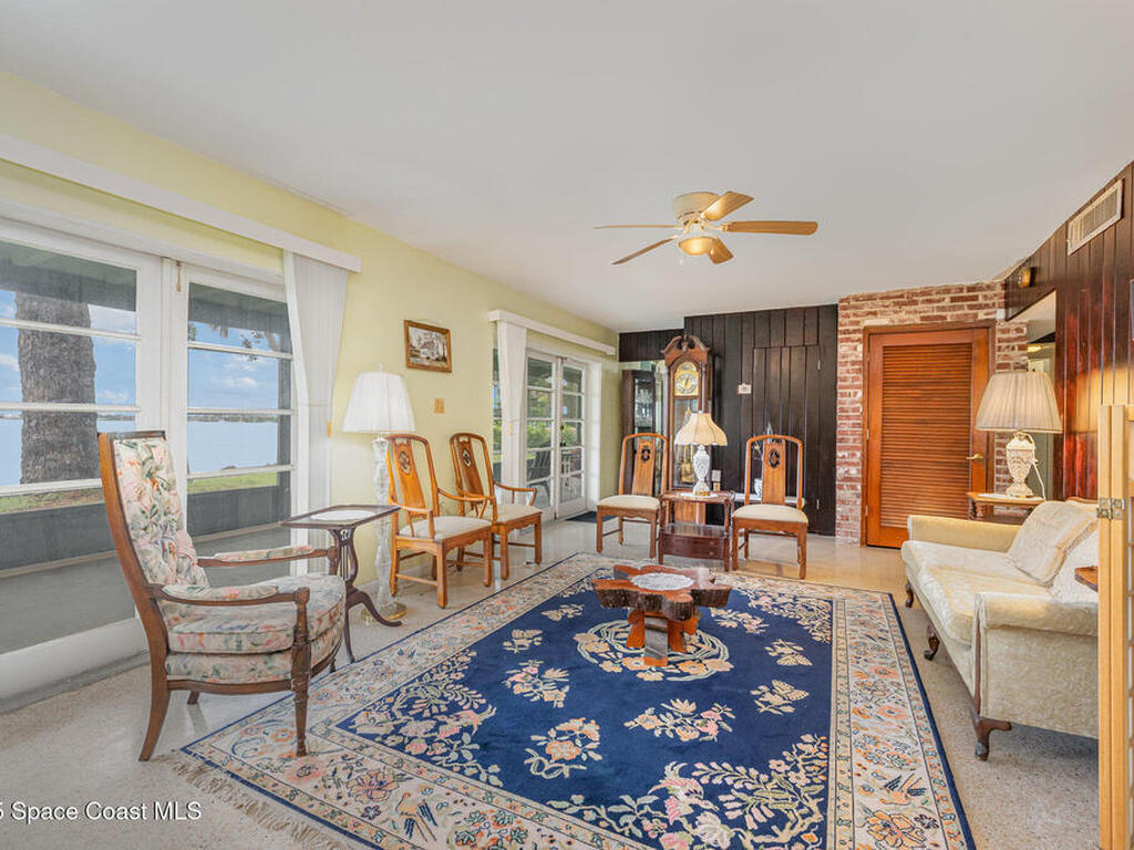 327 S Tropical Trail, Merritt Island, FL 32952