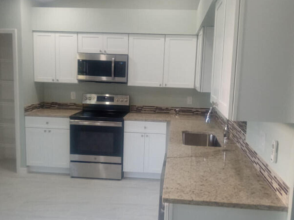 591 Londonderry Circle, Palm Bay, FL 32909