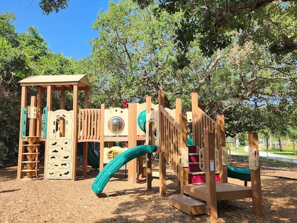 4 Colonial Way, Indian Harbour Beach, FL 32937